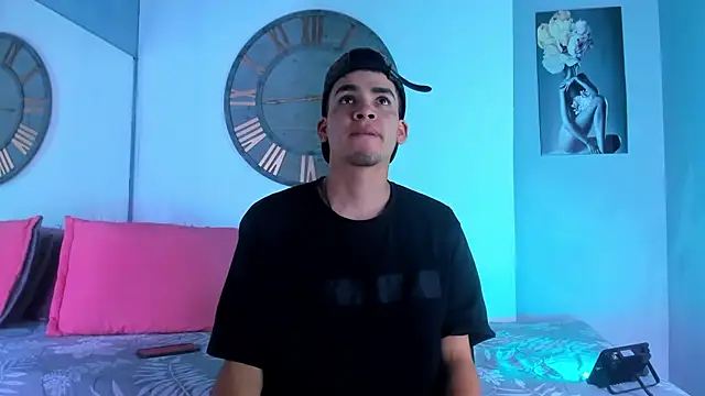 Mike 0233  online show from 12-31-24, 04:06