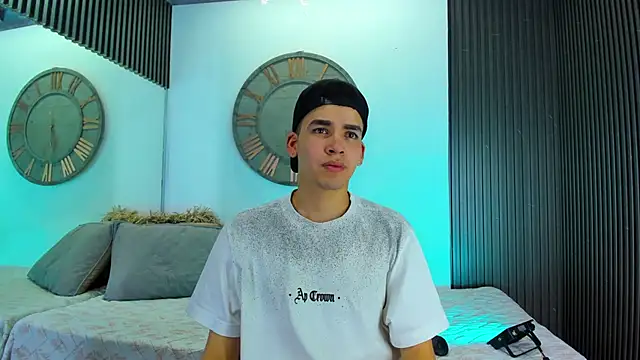 Mike 0233  online show from 02-05-25, 04:06