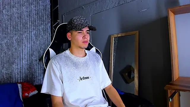 Mike 0233  online show from 03-20-25, 03:23