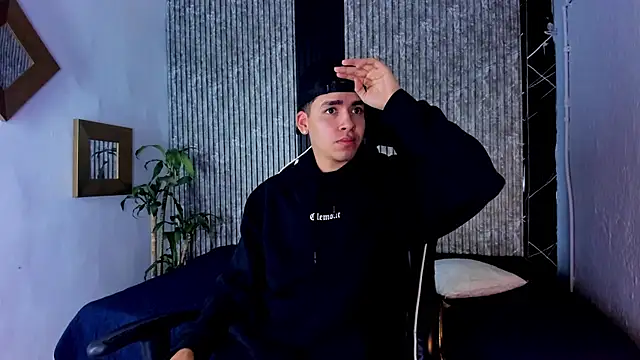 Mike 0233  online show from 09-09-25, 04:34