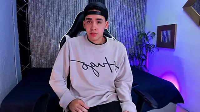 Mike 0233  online show from 09-18-25, 04:36