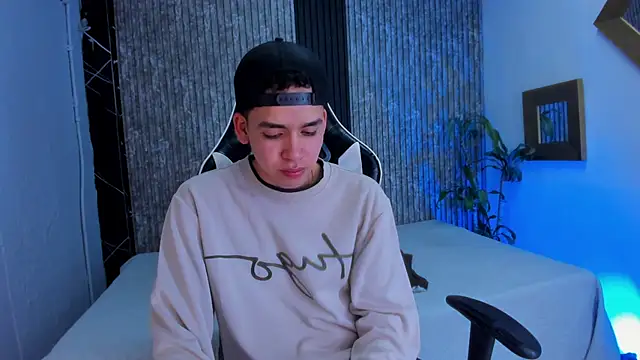 Mike 0233  online show from 10-08-25, 04:43