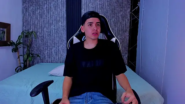 Mike 0233  online show from 10-10-25, 04:11