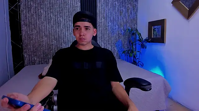 Mike 0233  online show from 10-11-25, 04:12