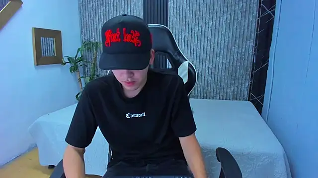 Mike 0233  online show from 11-01-25, 04:36