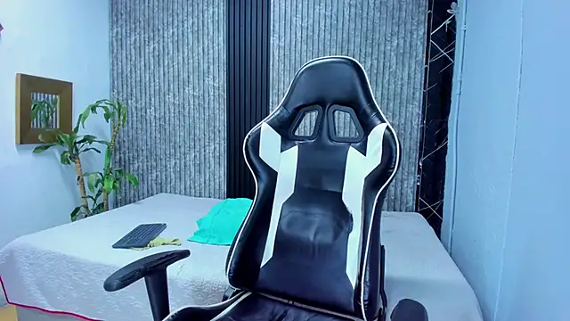 Mike 0233  online show from 11-05-25, 05:29