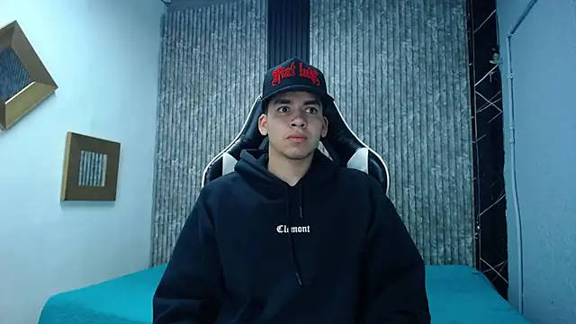 Mike 0233  online show from 11-21-25, 05:06