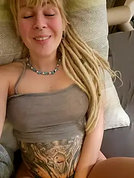 Snapshot of Jenna-Lia chatting on 12-22-24, 07:00 Jenna-Lia online show from 12-22-24, 07:00