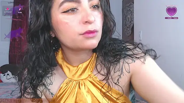 Snapshot of Marci_owo chatting on 11-15-25, 04:25 Marci owo online show from 11-15-25, 04:25