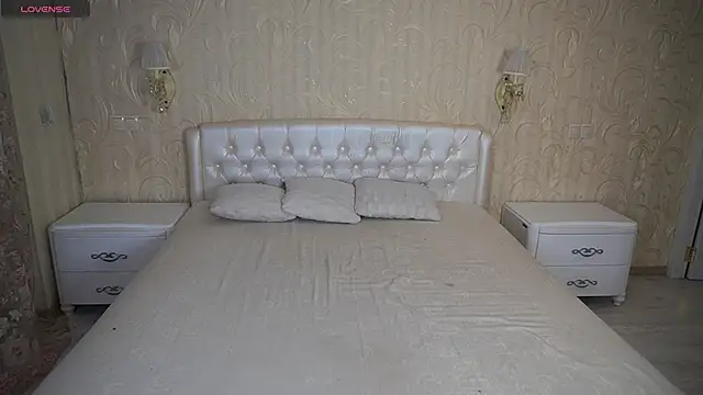 Snapshot of LunaaMayy chatting on 11-23-25, 12:10 LunaaMayy online show from 11-23-25, 12:10