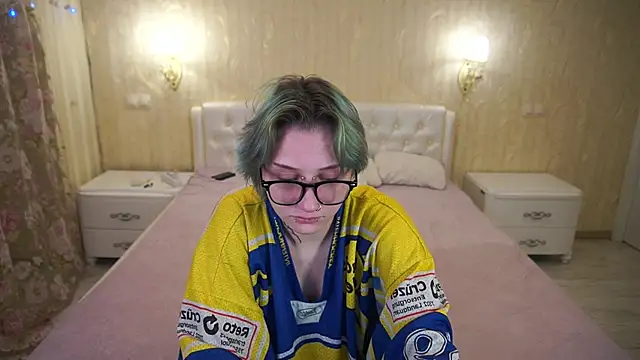 Snapshot of LunaaMayy chatting on 02-04-26, 11:49 LunaaMayy online show from 02-04-26, 11:49