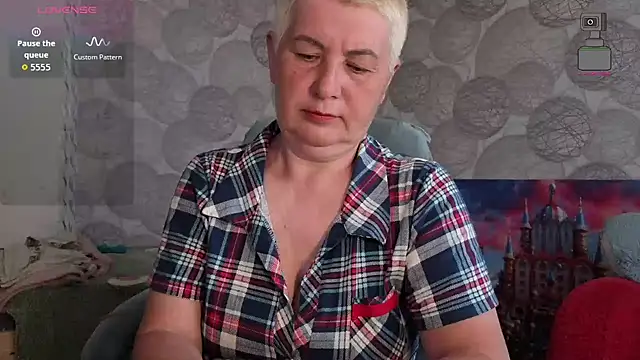 Snapshot of NicoleOlla chatting on 05-05-26, 02:19 NicoleOlla online show from 05-05-26, 02:19