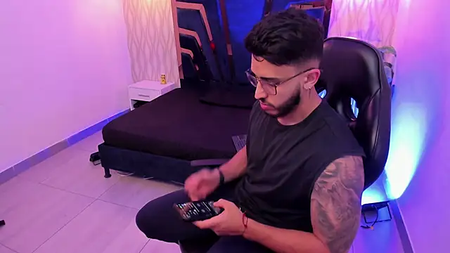 Liam Kleiin online show from 12-19-25, 11:39