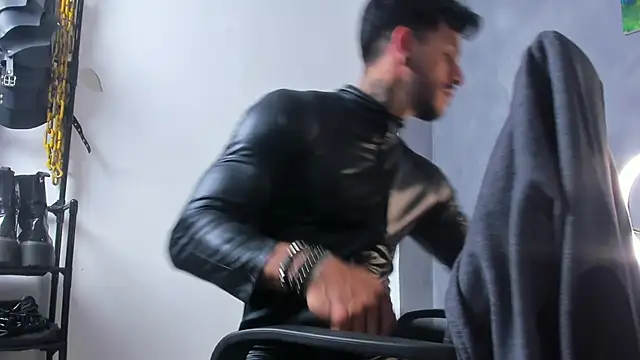 Snapshot of JuanBlade chatting on 02-11-26, 04:17 JuanBlade online show from 02-11-26, 04:17