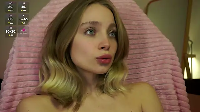 Snapshot of _LISA_BABYMETAL_ chatting on 12-13-24, 07:21 LISA BABYMETAL online show from 12-13-24, 07:21