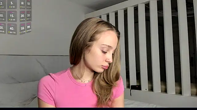 Snapshot of _LISA_BABYMETAL_ chatting on 11-16-25, 04:01 LISA BABYMETAL online show from 11-16-25, 04:01