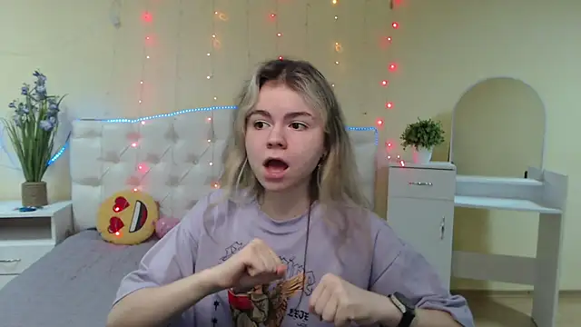 TinaRedly online show from 01-16-25, 01:27