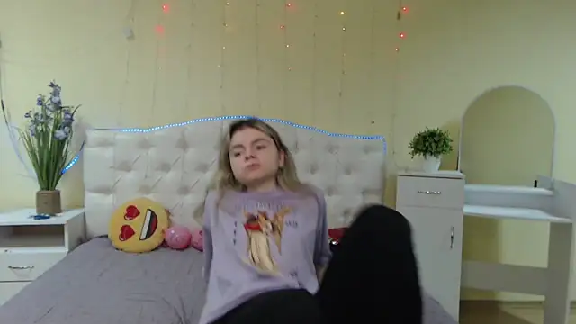 TinaRedly online show from 01-16-25, 04:28