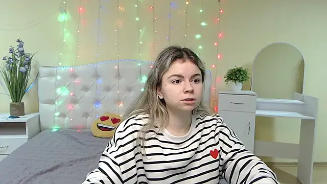 TinaRedly online show from 01-28-25, 04:08