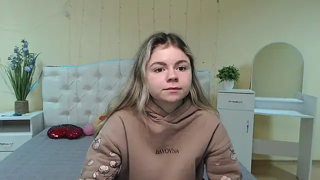 TinaRedly online show from 02-05-25, 06:13