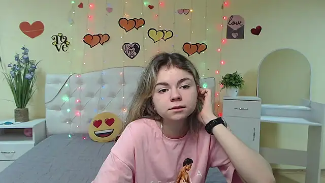 TinaRedly online show from 02-16-25, 01:14