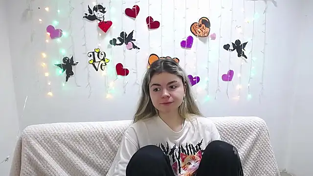 TinaRedly online show from 02-22-25, 12:49