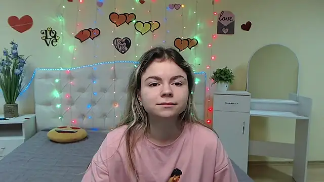 TinaRedly online show from 03-08-25, 09:39