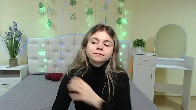 TinaRedly online show from 03-19-25, 06:23