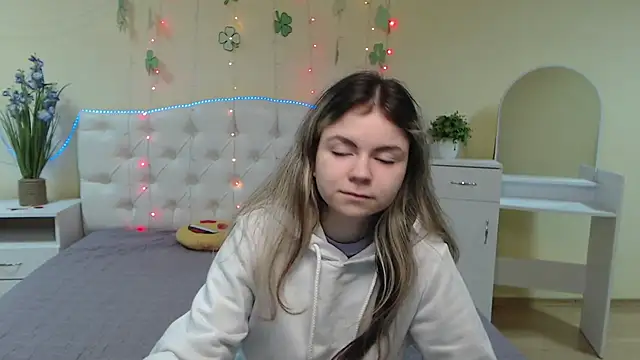 TinaRedly online show from 03-22-25, 06:03