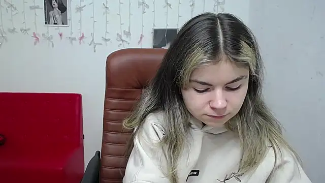 TinaRedly online show from 01-13-26, 06:24