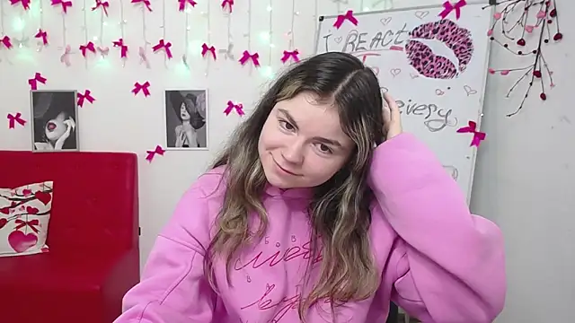 TinaRedly online show from 03-05-26, 11:28