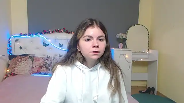 Snapshot of TinaRedly chatting on 05-01-26, 06:01 TinaRedly online show from 05-01-26, 06:01