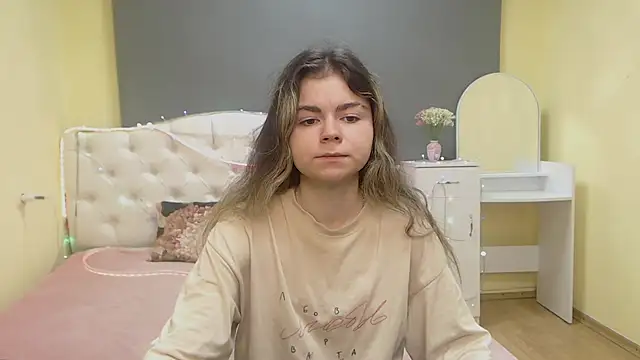 Snapshot of TinaRedly chatting on 05-11-26, 06:05 TinaRedly online show from 05-11-26, 06:05