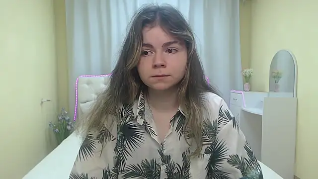Snapshot of TinaRedly chatting on 05-25-26, 07:09 TinaRedly online show from 05-25-26, 07:09