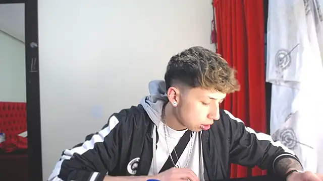  Thomas hot  online show from 01-08-25, 02:57