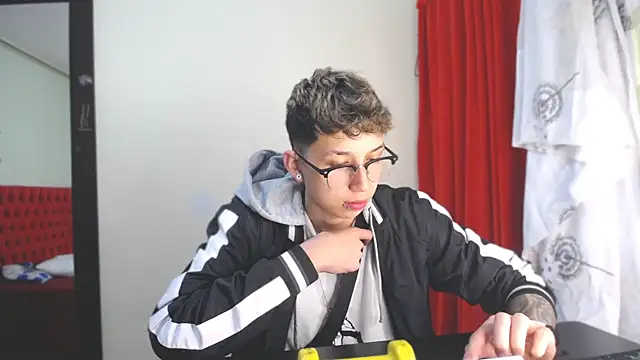  Thomas hot  online show from 01-08-25, 07:13