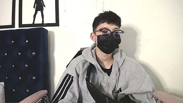  Thomas hot  online show from 09-30-25, 01:32