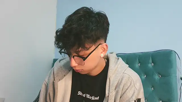  Thomas hot  online show from 04-14-26, 04:29