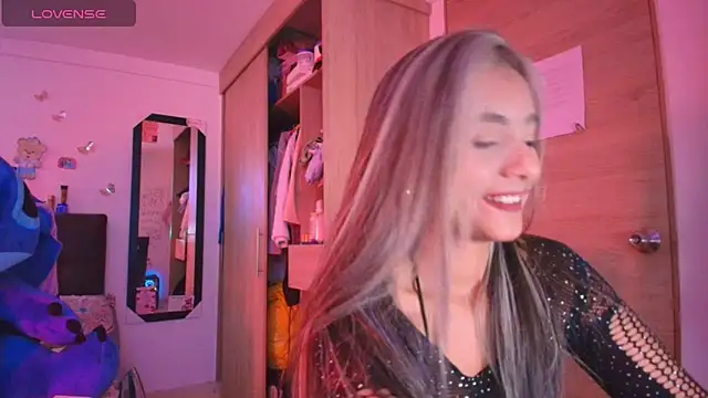 Snapshot of megan_collins96 chatting on 05-22-26, 07:19 megan collins96 online show from 05-22-26, 07:19