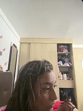 Snapshot of megan_collins96 chatting on 06-12-26, 12:09 megan collins96 online show from 06-12-26, 12:09