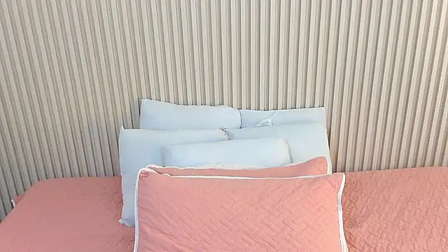 charlottebrowns  online show from 12-01-25, 12:21