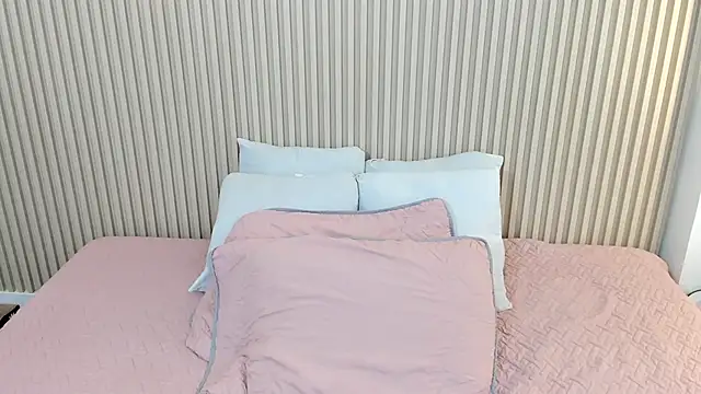 charlottebrowns  online show from 04-06-26, 12:17