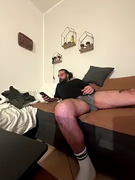 Snapshot of beardo85 chatting on 10-27-25, 10:25 beardo85 online show from 10-27-25, 10:25