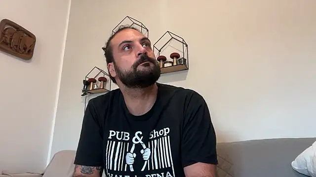 Snapshot of beardo85 chatting on 11-13-25, 11:20 beardo85 online show from 11-13-25, 11:20