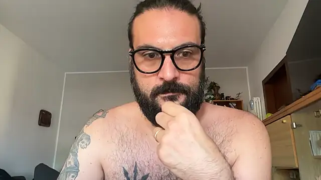 Snapshot of beardo85 chatting on 06-23-26, 12:47 beardo85 online show from 06-23-26, 12:47