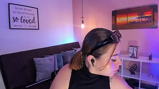 Snapshot of ArianaBaker chatting on 02-07-25, 02:26 ArianaBaker online show from 02-07-25, 02:26