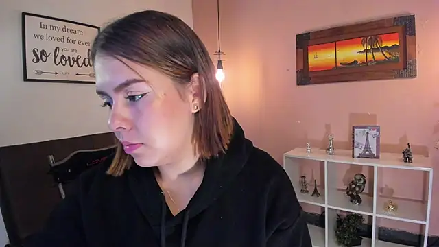 Snapshot of ArianaBaker chatting on 02-18-25, 01:00 ArianaBaker online show from 02-18-25, 01:00