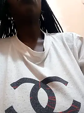 Snapshot of Swirly_blac chatting on 10-18-25, 05:32 Swirly blac online show from 10-18-25, 05:32