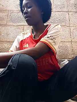 Snapshot of Swirly_blac chatting on 11-22-25, 07:40 Swirly blac online show from 11-22-25, 07:40