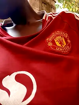 Snapshot of Swirly_blac chatting on 11-26-25, 06:14 Swirly blac online show from 11-26-25, 06:14